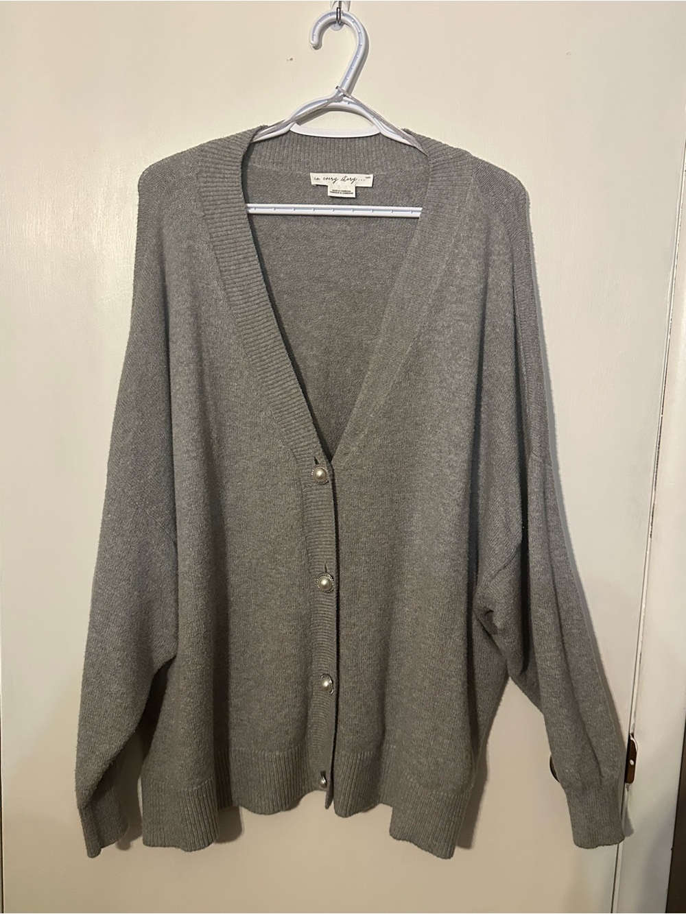 Penningtons plus size women’s button up sweater - pearl button detail 3xl